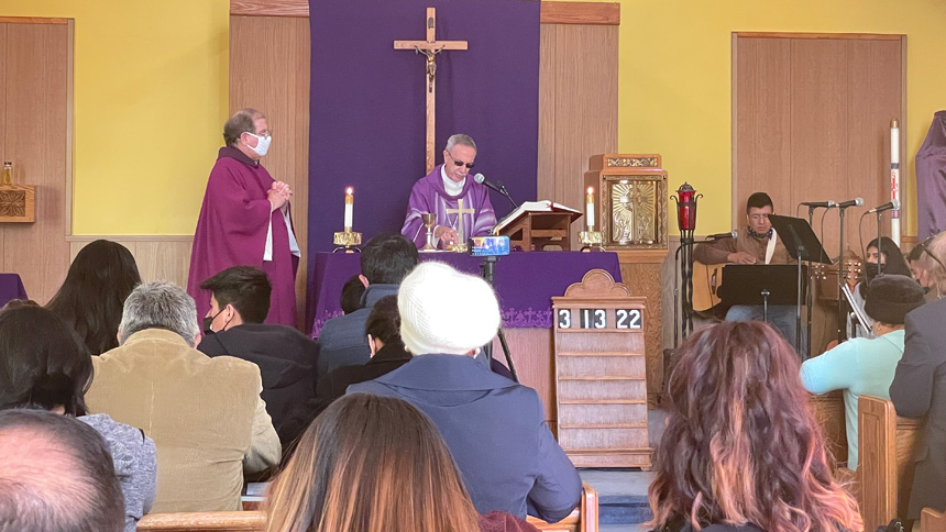 Holy Trinity parish welcomes bishop