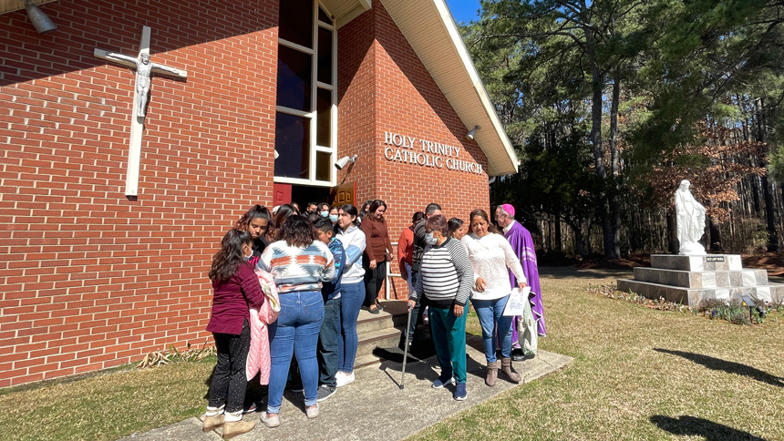 Holy Trinity parish welcomes bishop