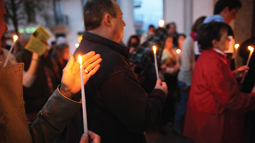 The beauty of the faith in one night: Easter Vigil (Photo by Getty Images/Fred de Noyelle)