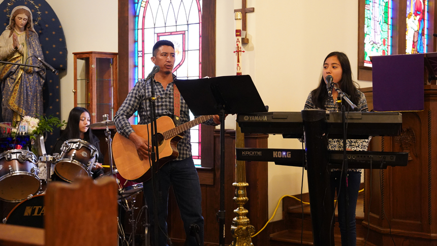 Bishop celebrates Mass with diocese's World Youth Day participants